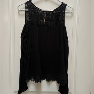 Long sleeved women’s crochet top with shoulder cutouts, size M